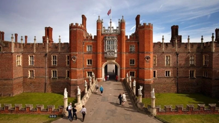 _Hampton-Court